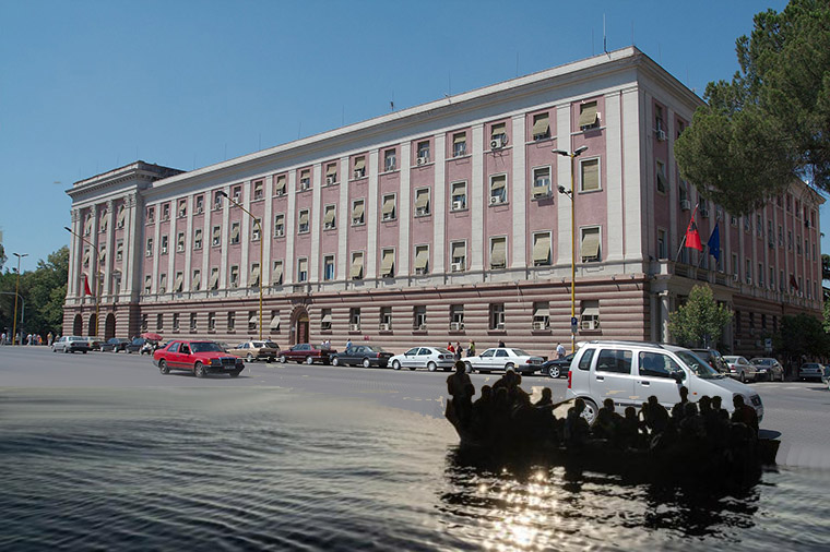 Migranti in Albania, i giudici di Roma non convalidano: “Devono tornare in Italia”