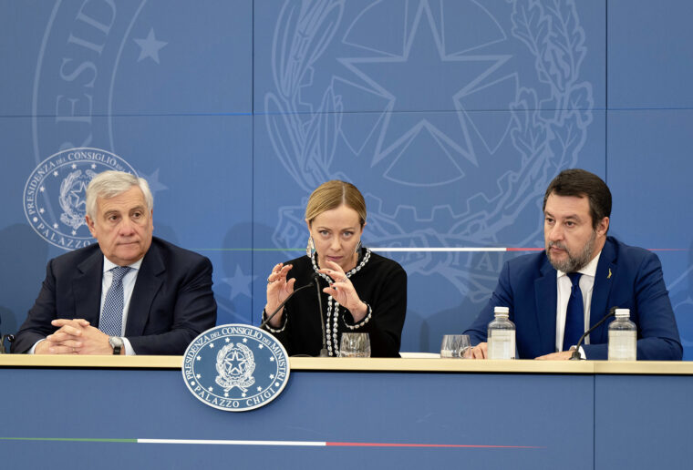 Ci sono venti di guerra dal Libano al Pakistan e loro blaterano di candidature europee e dell’augusta Cortellesi