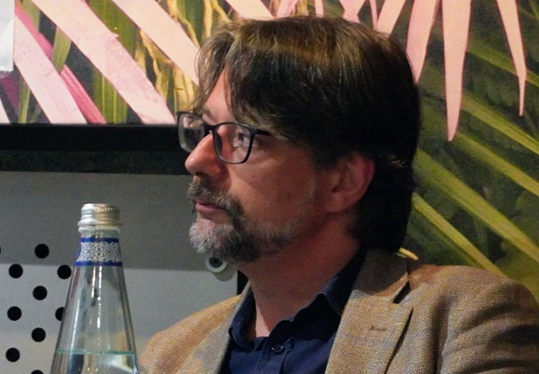 La decadenza americana e il tifo nostrano