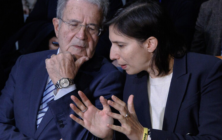 Dopo avere giurato che sui “cacicchi” non si sarebbe arretrati di un centimetro nasce “Forza Elly”?