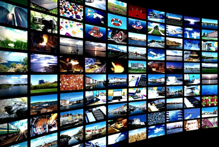 Se fossimo un quotidiano serio parleremmo di Sanremo, e invece….