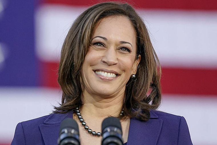 Kamala Harris accetta la candidatura e si lancia all’attacco