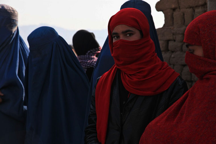 Tu donna, non puoi più istruirti ma sei solo una fabbrica di bambini di proprietà degli uomini