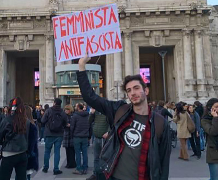 L’alfabeto utilizzato dalle destre estreme andrebbe vietato per igiene, oltre che per Giustizia