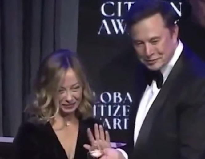 La Tesla di Elon Musk va a picco mentre lui gioca all’uomo potente che scardina l’Unione