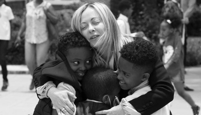 Consiglio d’Europa accusa l’Italia: “Politici e polizia razzisti verso i migranti”. Meloni: “Ingiurie”