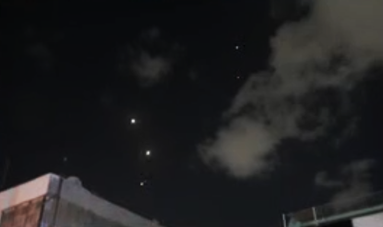 Dozzine di missili dall’Iran su Tel Aviv e Gerusalemme. Netanyahu: “La pagheranno”