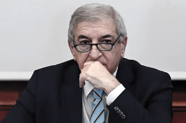 E chi se ne Foti del rimpasto: il nuovo ministro giura