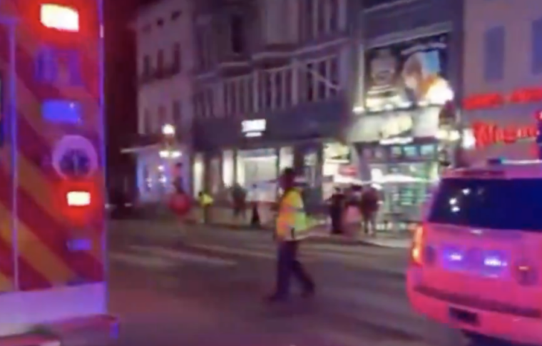 New Orleans, sulla folla con un pick-up poi scende e fa fuoco: almeno dieci vittime. Morto l’attentatore