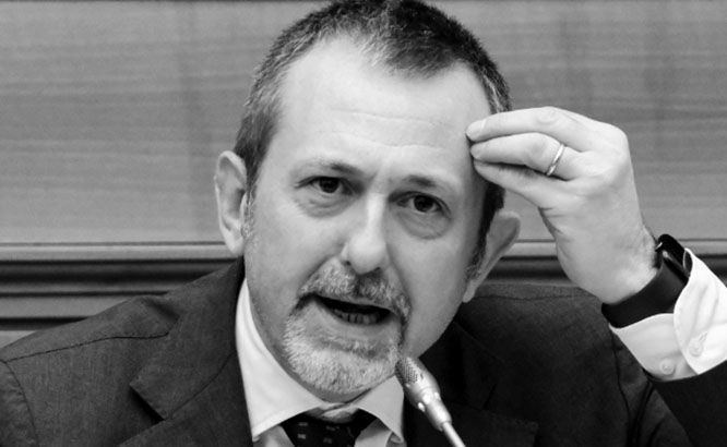 Delmastro attacca: “Solo gli ayatollah rifiutano di essere commentati”, dimentica che ci vanno meno per il sottile