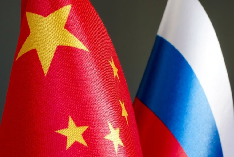 Xi Jinping alla marcia di Putin il 9 maggio. La Cina non commenta
