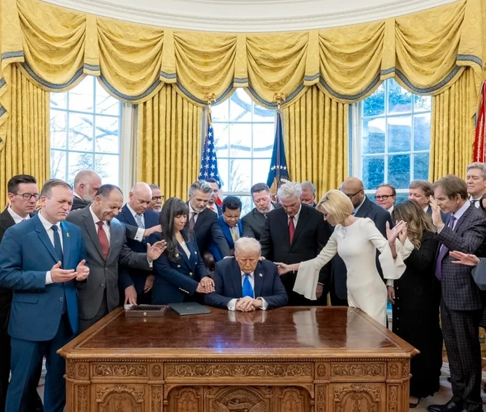 Inaugurata la Teocrazia a stelle e strisce della presidenza Trusk