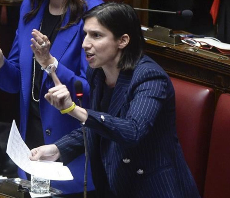 Elly Schlein: “Ve la ricordate Giorgia Meloni? Diceva che avrebbe dato la caccia ai trafficanti in tutto il globo terracqueo”