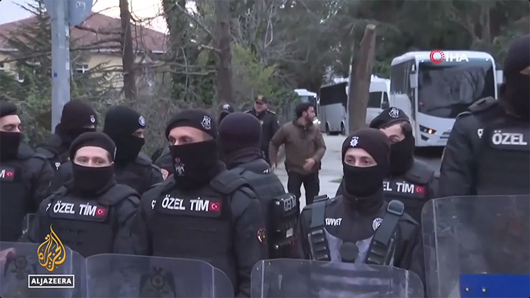 Trecentomila in piazza contro Erdogan