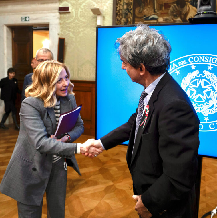 Meloni incontra l’Anm e se ne frega di quello che ha sentito: “Avanti con la riforma”