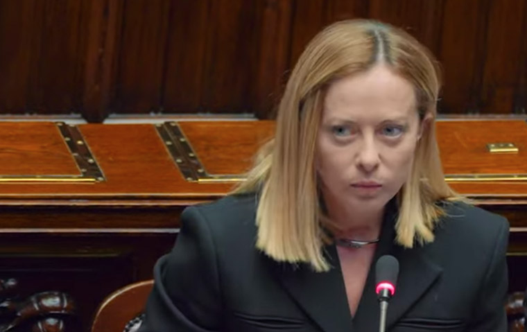 Ma queste destre del dio, patria e famiglia che osannano Bergoglio pensano anche di essere credibili?