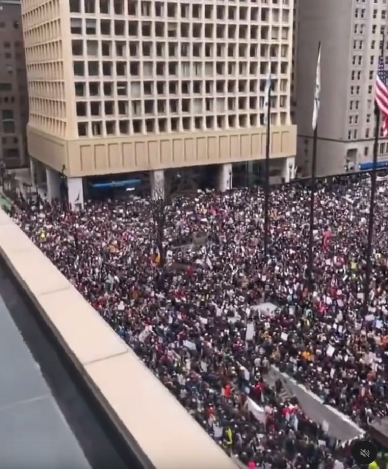 Handsoff!, milioni in piazza; “L’unica minoranza pericolosa per il paese è quella dei miliardari”