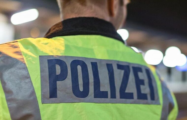 Attentato ad Amburgo. Una donna accoltella diciassette persone, alcune in modo grave