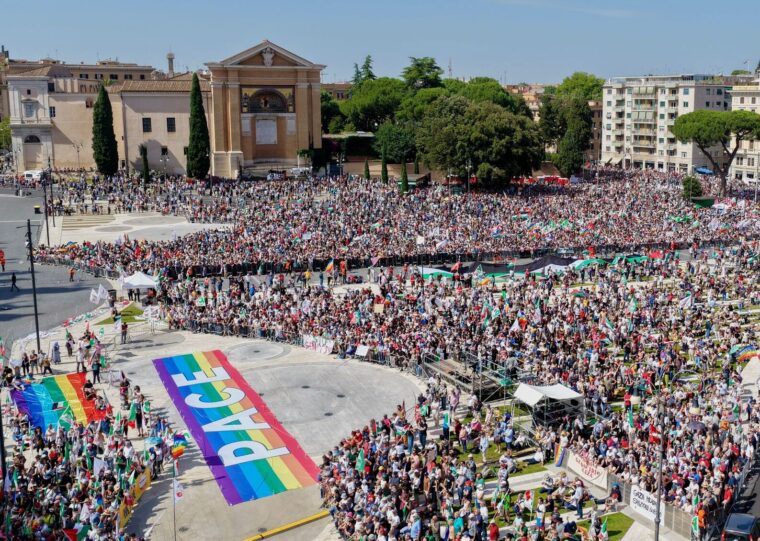 Mancavano quelli che gridano alla “rottura del silenzio elettorale” come distrazione di massa