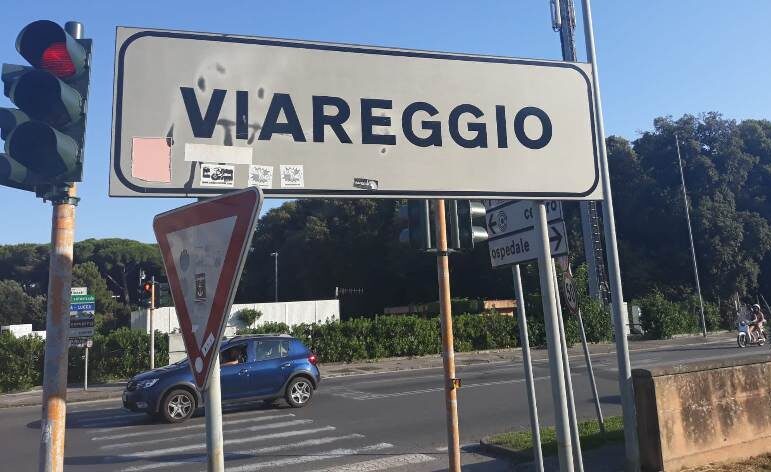 Guarda guarda il ventenne viareggino paladino della giustizia-fai-da-te cosa ti combina….