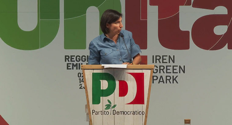 Elly Schlein a Reggio Emilia: “La Destra ha la retorica dei nemici, ne cerca uno al giorno”