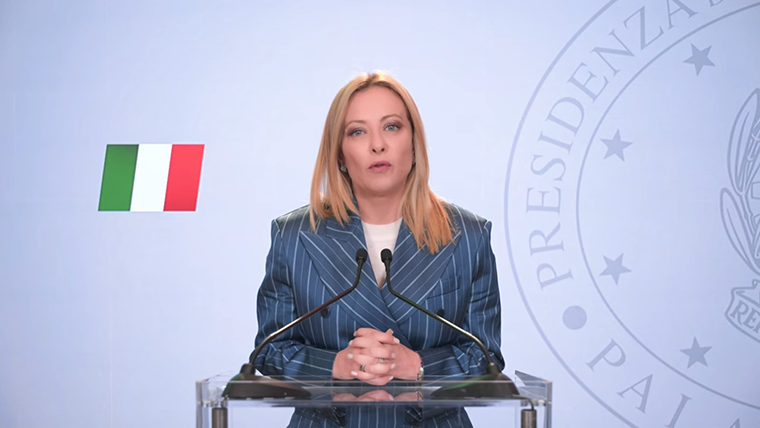 Va detto che “Vogliono dividerci con la cultura woke” nel suo delirio ha una sua certa genialità…