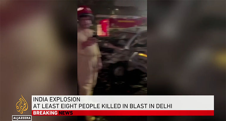 India, 8 morti a Delhi per l’esplosione di un’auto