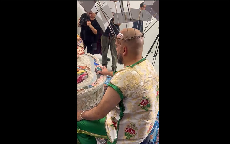 “La sacra famiglia” di Ruben Montini: una mostra, una performance e un’illuminazione