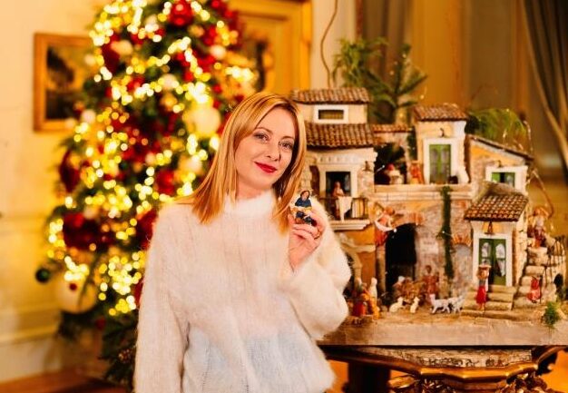 Beata Meloni dalla Garbatella e lo spiegone sul presepe in chiave personalistica e teo-familista