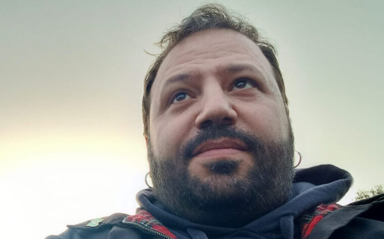 Luca Blasi, adesivo di Forza Nuova sulla porta di casa. E non ce l’ha messo lui