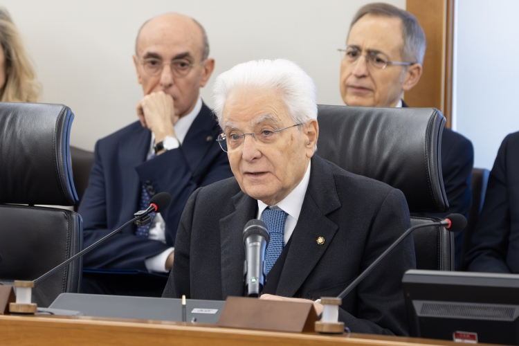 Il presidente Mattarella fa il grande passo e presiede il CSM per la prima volta in undici anni