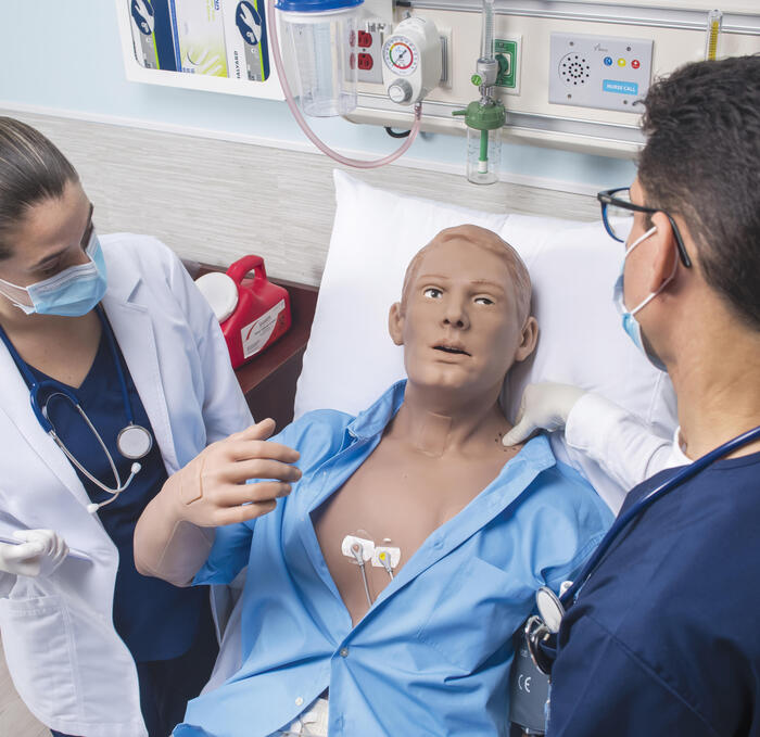 Sembra umano, parla e sente dolore: il “paziente” che allena i nuovi medici