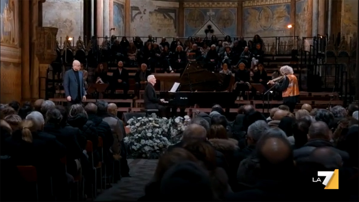 Il raffinatissimo spettacolo su San Francesco con Aldo Cazzullo e Angelo Branduardi