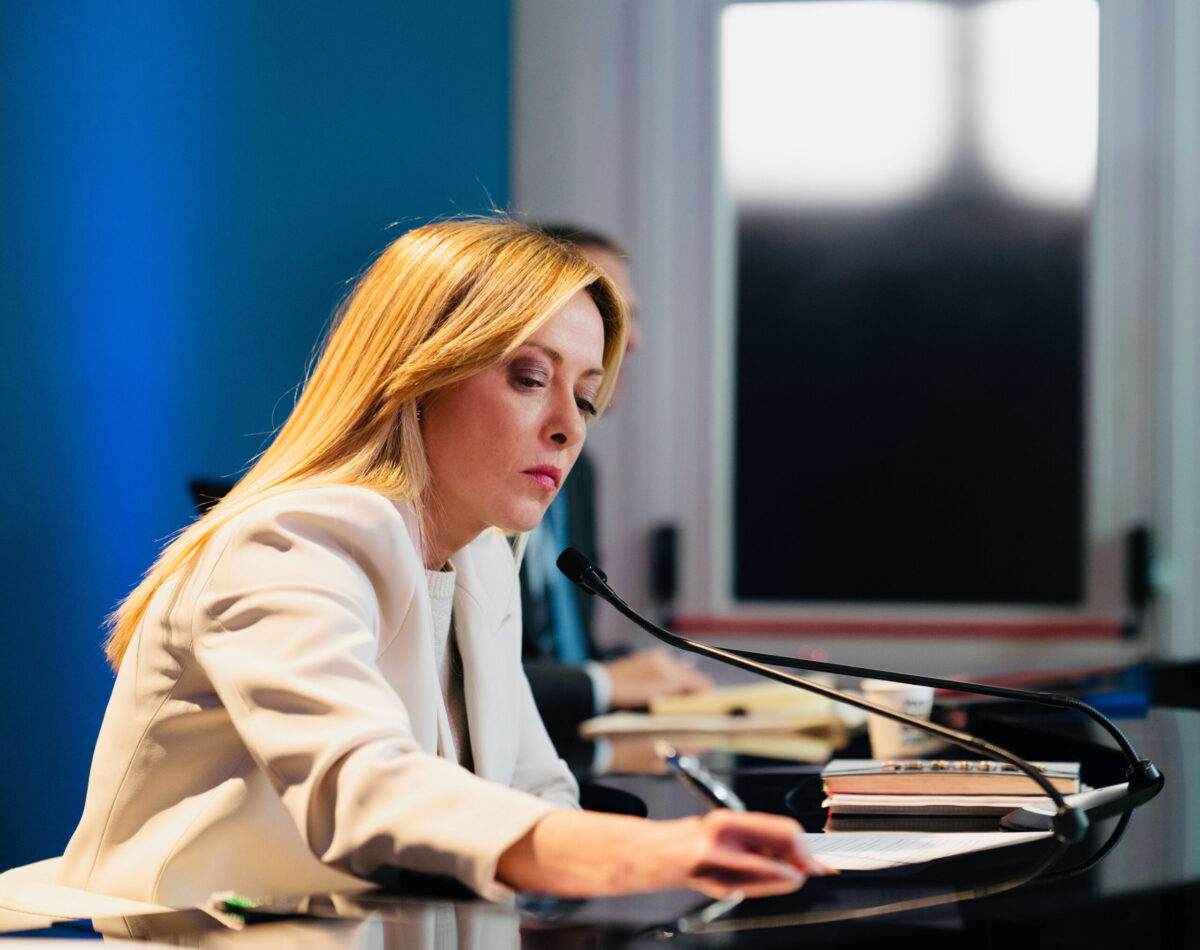 Campagna elettorale imbarazzante per la riforma che non riforma: mancano solo le invasioni di cavallette