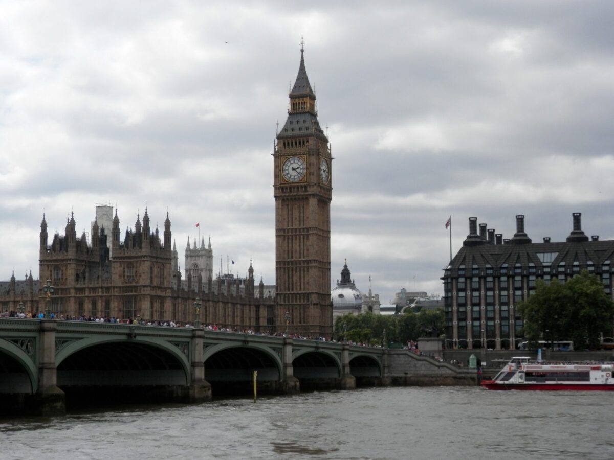 Organizzare bene un viaggio inizia sempre da una scelta precisa: capire dove conviene soggiornare