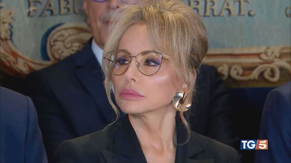 Marina Berlusconi, il paradosso che dovrebbe bruciare come una ferita aperta